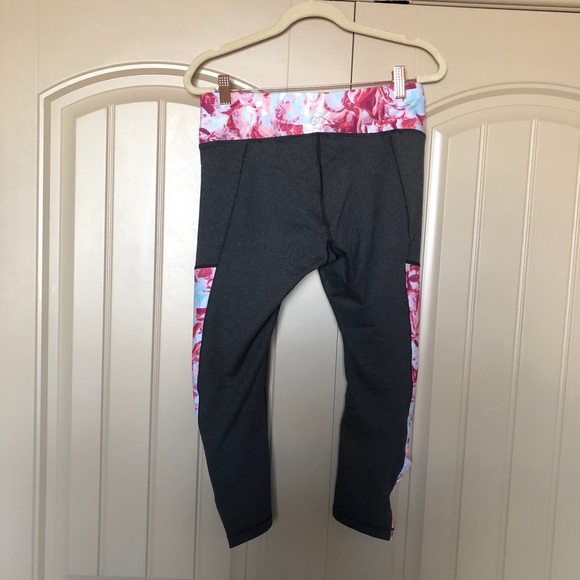 CALIA by Carrie Underwood Floral Yoga Capri Pants - Picture 7 of 7